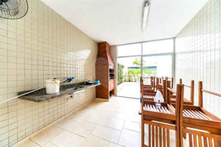 Apartamento de 84m² na Vila Lusitânia, em São Bernardo do Campo, com 3 dormitórios, suíte com varanda, 2 vagas cobertas, depósito privativo e lazer completo.