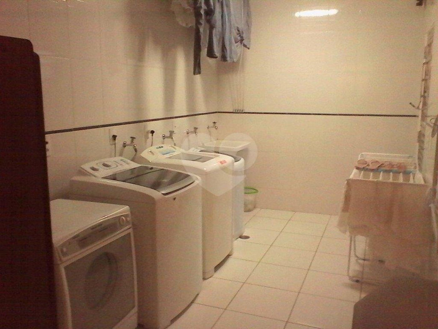 CASA TÉRREA ASSOBRADADA A VENDA NO TREMEMBÉ - 4 DORMS (2 SUÍTES), CHURRASQUEIRA E 4 VAGAS DE GARAGEM