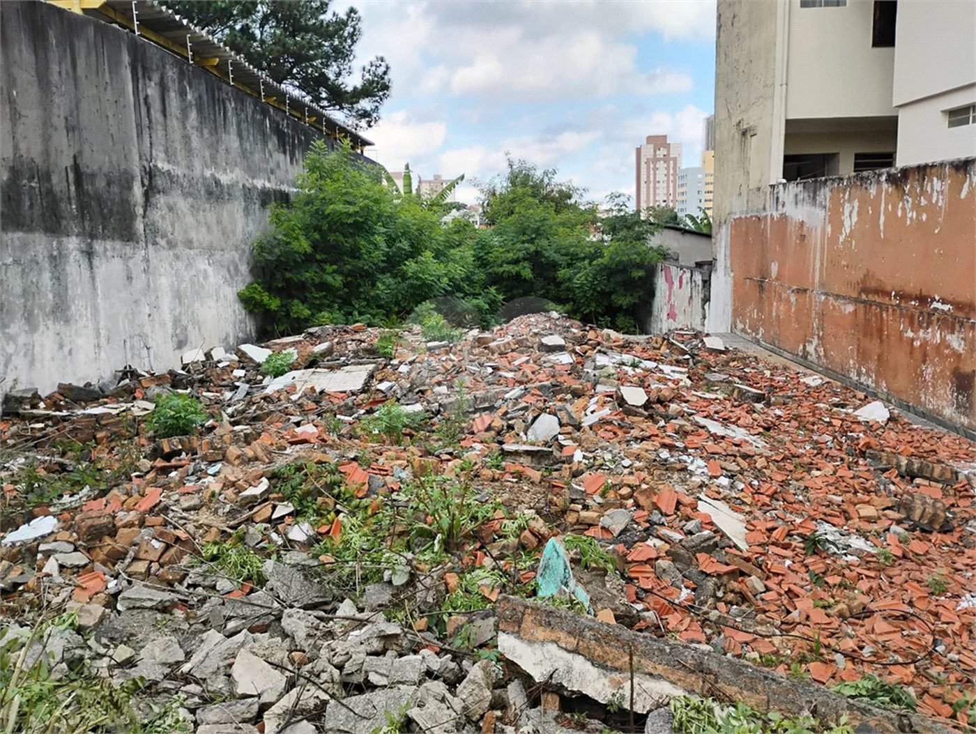 Vende-se Terreno de 715 m² na Vila Santa Catarina — Excelente oportunidade para investidores
