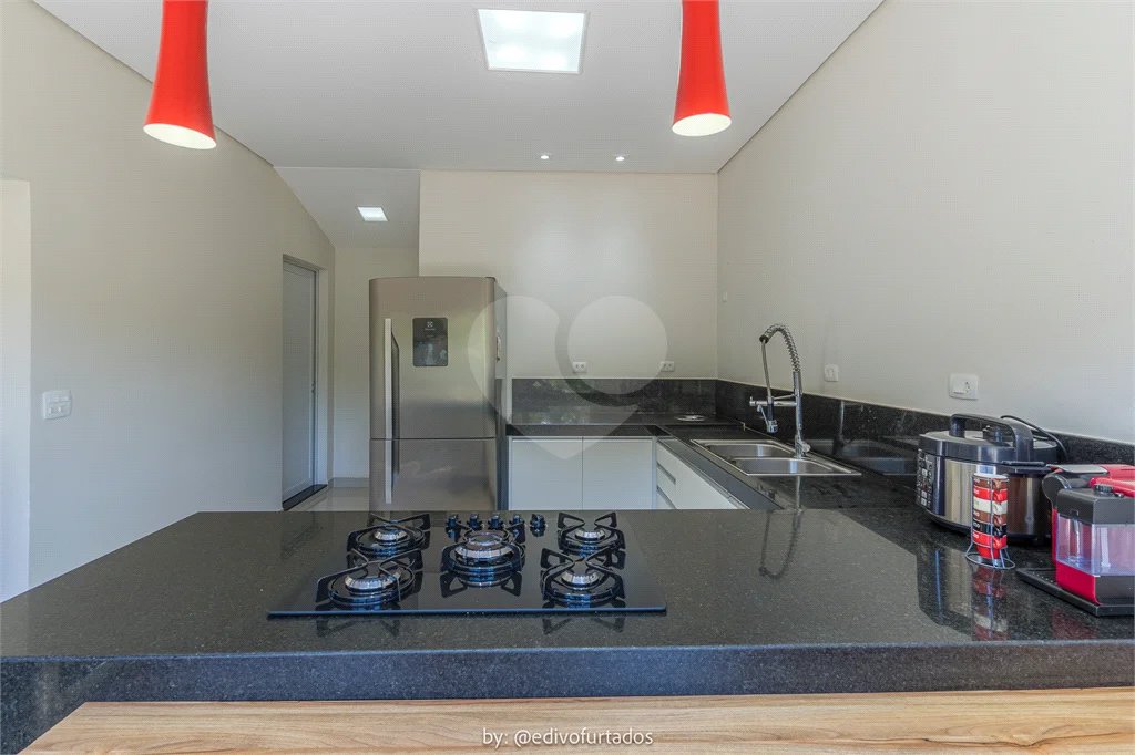 Casa à venda com 4 suítes no condomínio Vale da Santa Fé, Vinhedo - SP