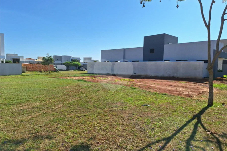 Terreno no Cyrela, plano e próximo do clube.