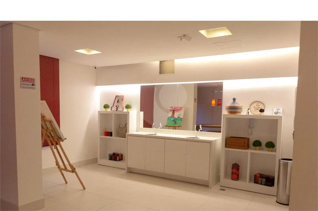Espaço, conforto e uma localização privilegiada fazem deste apartamento mobiliado no Baeta Neves, em São Bernardo do Campo, uma excelente opção para seu novo lar. Com 118 m², três dormitórios e quatro banheiros, o imóvel oferece ambientes amplos para acomodar a família e receber amigos com comodidad