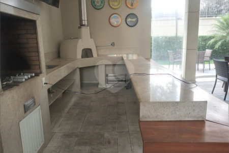 Apartamento 3 dormitórios, região do Campo Belo. Condomínio com laser completo.