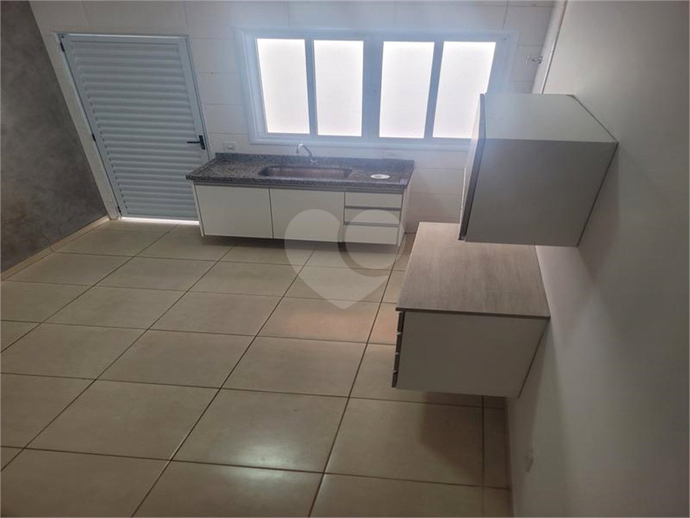 Indaiatuba - Sobrado para venda e Locação - Jardim Nely em Indaiatuba - R$ 425.000,00 - aceita parte em permuta - Bairro tranquilo com fácil acesso a rodovias, Shopping Polo Parque Mall - Assai, Polo shopping - Com duas suítes sendo uma com sacada, , lavabo. área de serviço , 2 vagas, portão ele
