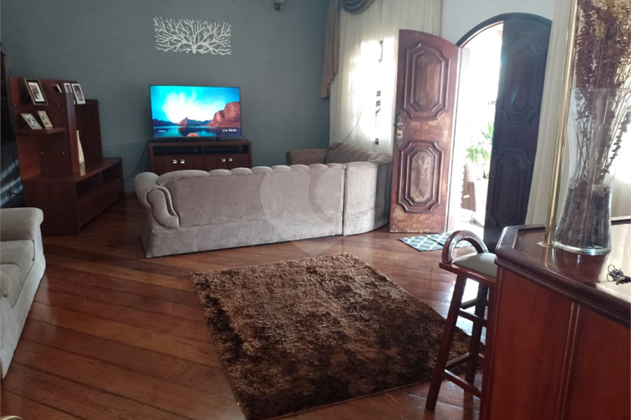 Casa Térrea Assobradada com Varanda Gigante no Jardim Líbano