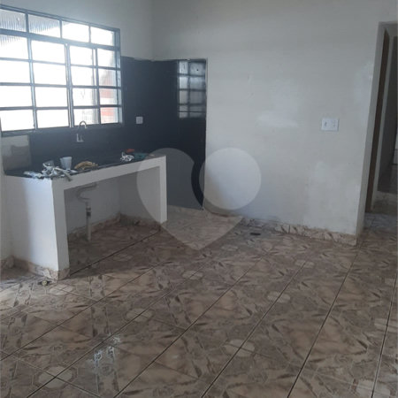 Casa térrea com 2 dormitórios.