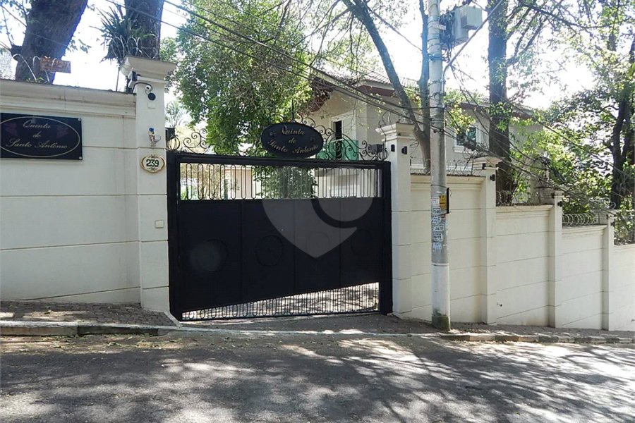 Casa em condomínio fechado no Jardim Floresta, 3 suítes, área gourmet, piscina, 4 vagas.