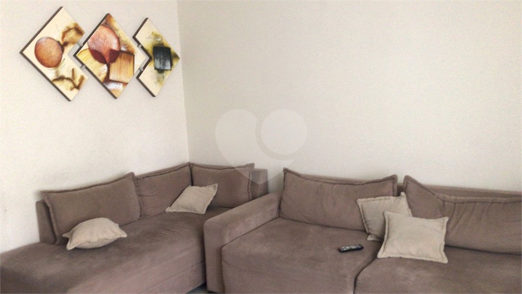 Casa à venda com 3 quartos, sendo 1 suíte,  no condomínio Felipe, São Paulo - SP