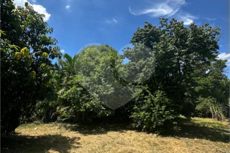 Excelente oportunidade no condomínio Vale das Laranjeiras, em Indaiatuba/SP. - R$ 1.850.000,00 - Terreno de 3.000 m²), com frente de 50 metros, proporcionando diversas possibilidades de projeto. O lote possui ótima localização dentro do condomínio, rodeado de natureza e com fácil acesso