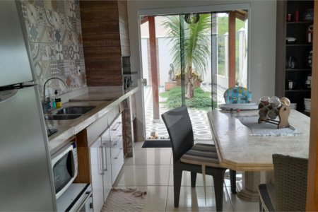 Chácara em Área Rural de Piracaia, com casa principal + 4 kitnets alugadas, excelente localização