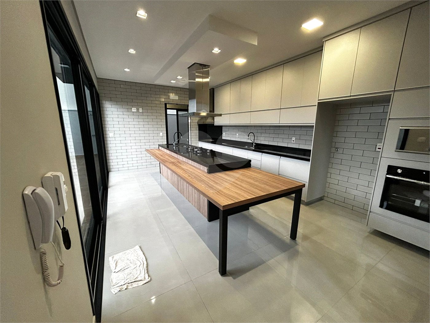 Casa para venda no condomínio de alto padrão Damha III,