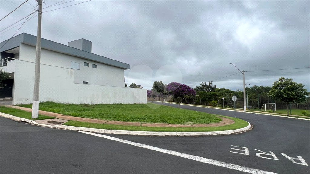 Lote de esquina à venda no Condomínio Faixa Azul