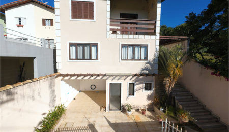 Casa à venda com 4 quartos, sendo 1 suíte,  em Jardim Villaça, São Roque, SP