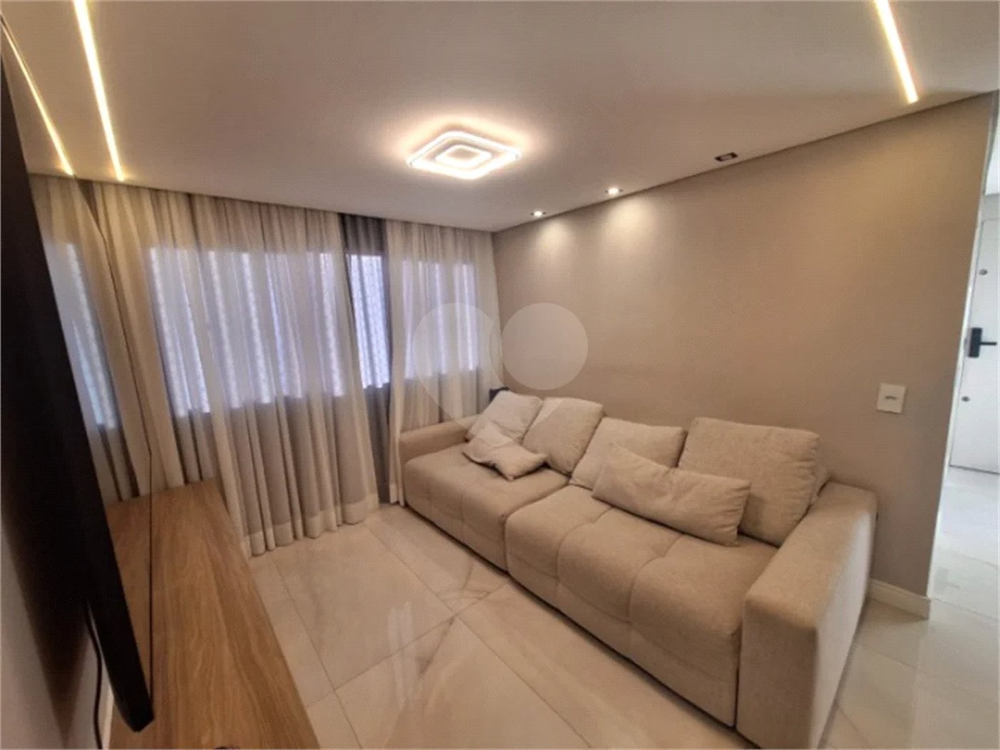 Apartamento totalmente mobiliado com 2 dormitórios, 1 vaga