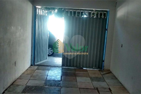 Ótimo salão comercial com uma casa no andar superior