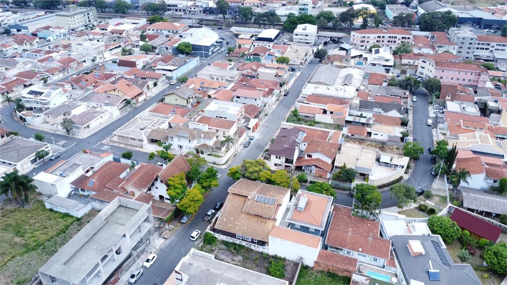 Terreno 300m² à Venda próximo ao centro á poucos metros da Avenida Champagnat