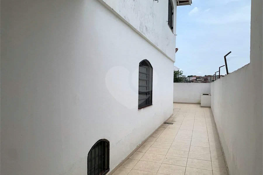 Casa espaçosa com 3 quartos, suíte, quintal e 2 vagas na Vila Santa Catarina