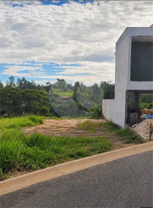 Refúgio Exclusivo em Indaiatuba: Lote Premium com Vista para o Lago e Projeto Aprovado no Condomínio Casa do Lago