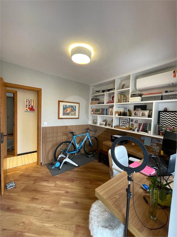 APARTAMENTO DUPLEX A VENDA VILA ADYANA, 200m2 4 DORMITORIOS 3 SENDO SUÍTE, 4 VAGAS DE GARAGEM, SJC/S