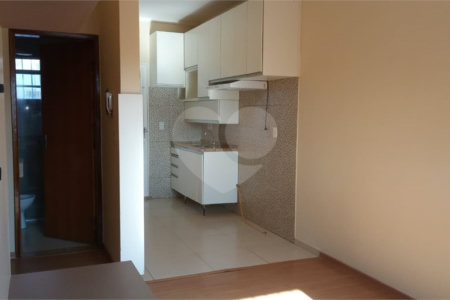 Linda casa em condomínio fechado com 2 Dormitórios.