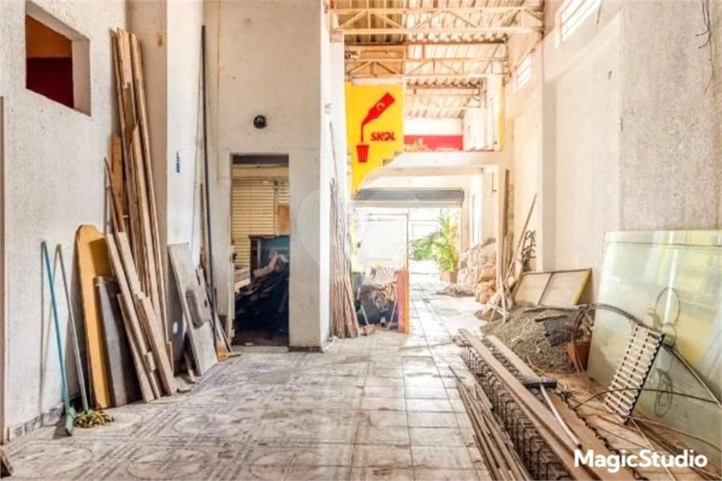 Casa em processo de reforma, com 208m², 2 dormitórios, 8 vagas, à venda no Tatuapé.