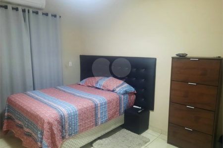 Ótima Oportunidade: Casa com Área de Lazer e Garagem para Dois Carros