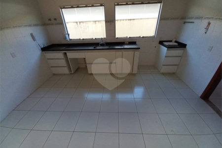 Casa Térrea no Condomínio Damha I,