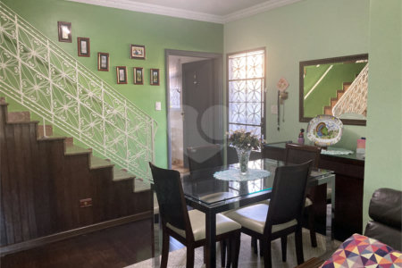Casa com 4 dormitórios na Saúde.