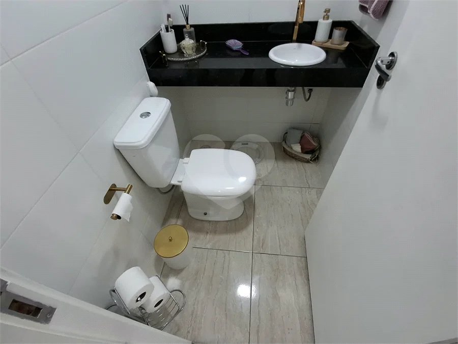 Casa à venda com 3 quartos, sendo 1 suíte, no condomínio Vila Arnoni, São Paulo - SP