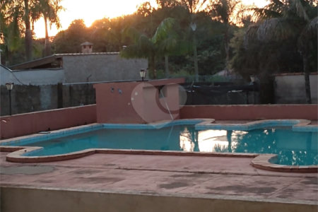 Casa Térrea com 3 dormitórios, sendo 1 suíte.