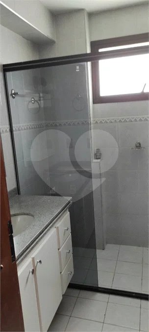 Apartamento Espaçoso com 4 Dormitórios, Suíte e Varanda no Jardim Paris