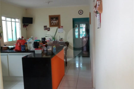 Casa térrea no Cidade Aracy .