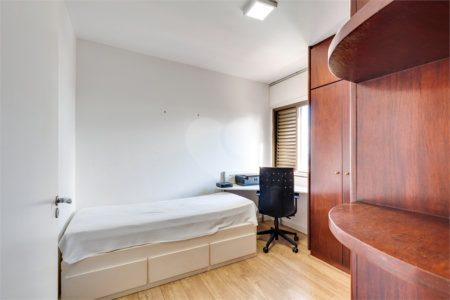 Apartamento à venda ou para alugar com 3 quartos, sendo 1 suíte,  em Alto da Boa Vista, São Paulo, SP
