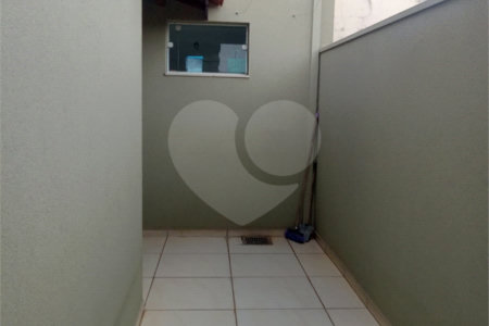 Sobrado com 2 dormitórios.