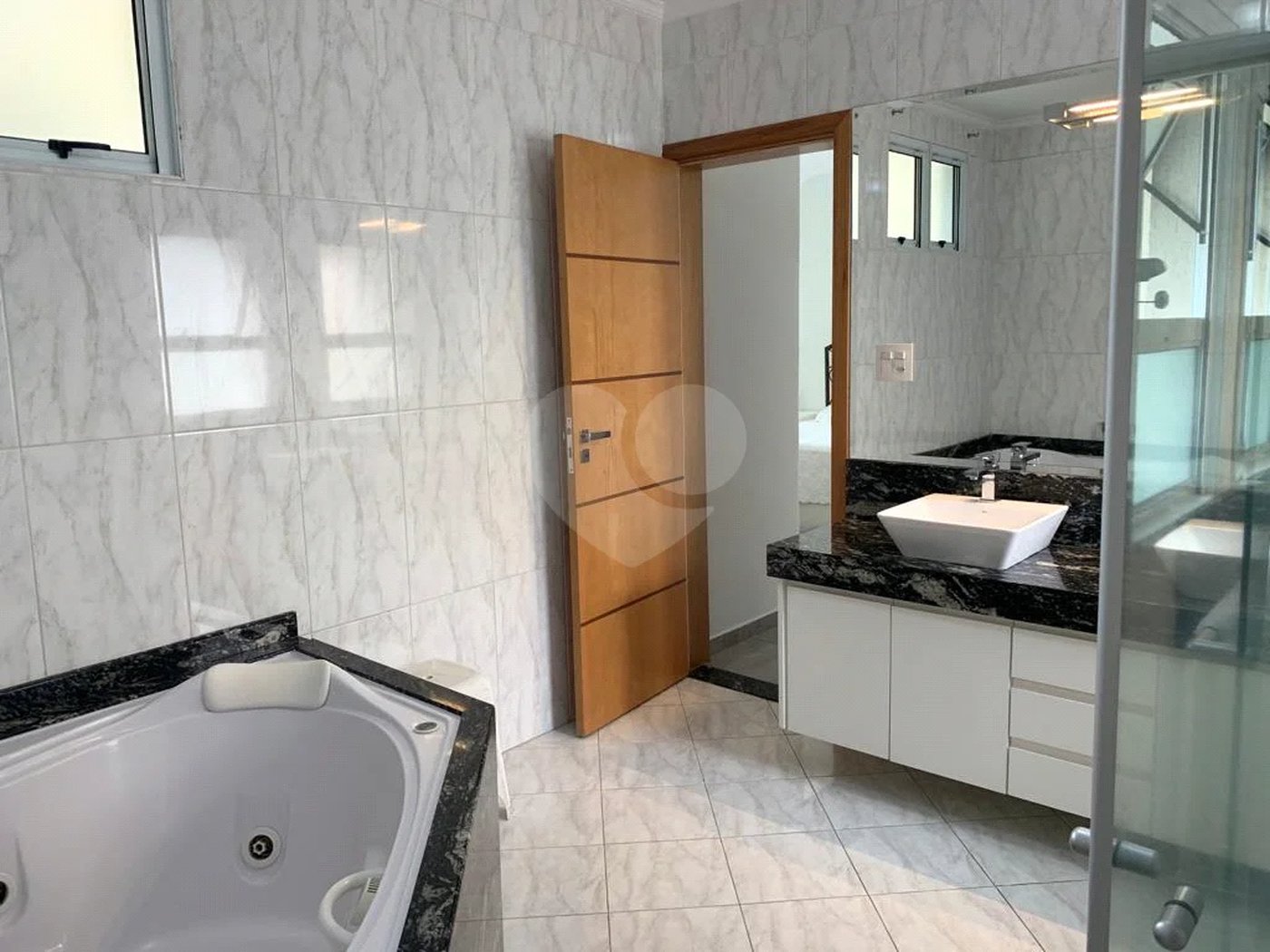 Excelente sobrado com piscina e churrasqueira