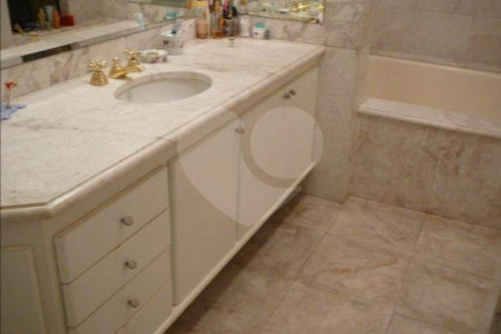 APARTAMENTO UM POR ANDAR!