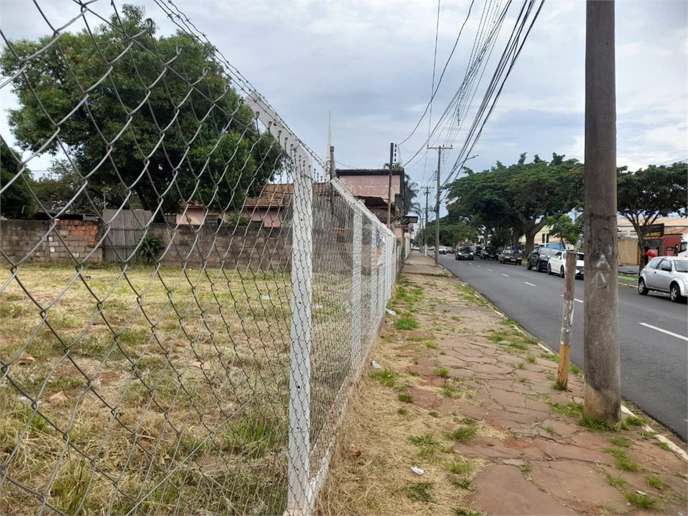Terreno Comercial à Venda na Av. Teixeira de Barros – Rua Larga