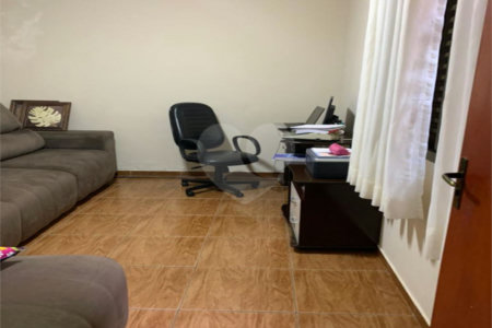 Casa à venda com 4 quartos, sendo 1 suíte, em Jardim Cruzeiro do Sul, São Carlos, SP