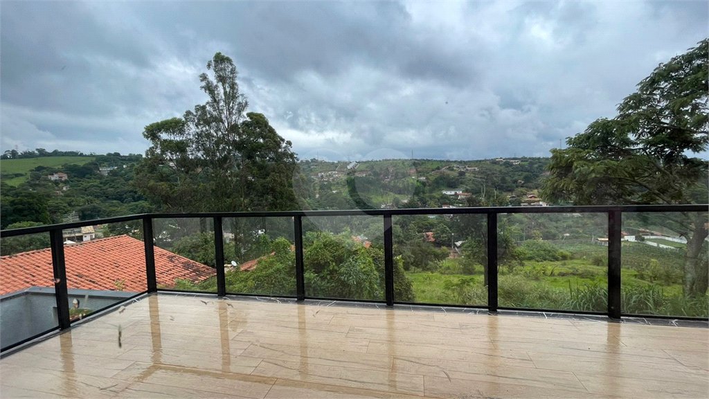 Casa térrea encantadora - Terreno 544m² (17 x 32m), com 198m² no Bairro Estância Brasil - Atibaia