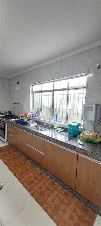 Sobrado espaçoso em São Miguel Paulista com 5 dormitórios e 5 vagas.