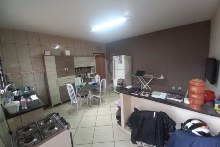 Casa térrea no Prolongamento Jardim das Torres.