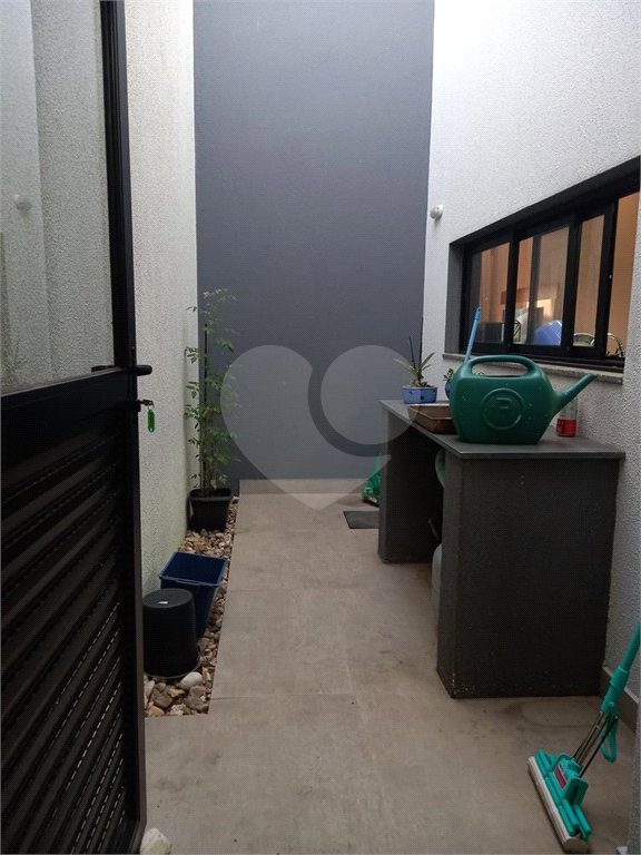 Sobrado à venda com 5 quartos, sendo 3 suítes, em Residencial Jatobás, Louveira, SP
