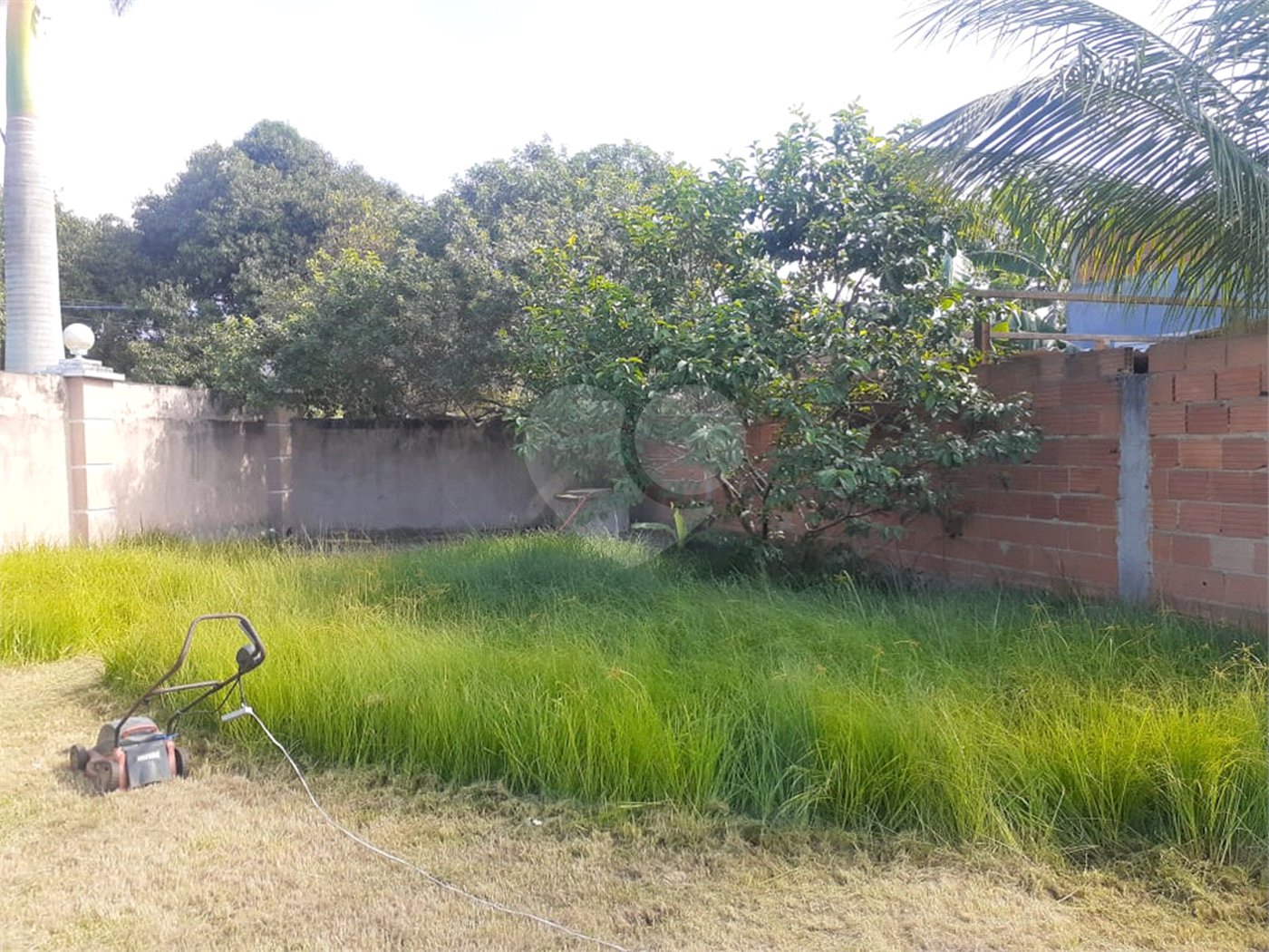 Terreno à venda em condomínio residencial no Serramar – Rio das Ostras, a 5 minutos da praia
