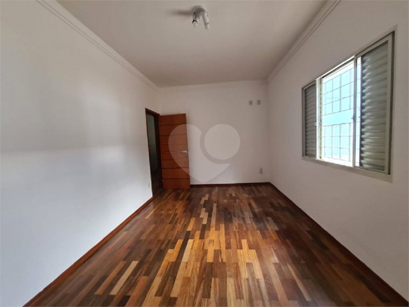 Casa à venda com 3 dormitórios, sendo 1 suite e ampla área de lazer no Jardim Brasil