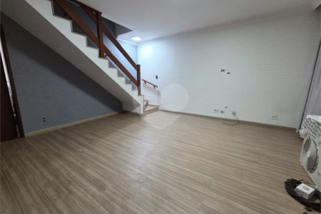 Sobrado Reformado 3 Dorms sendo 1 Suíte e 2 Vagas