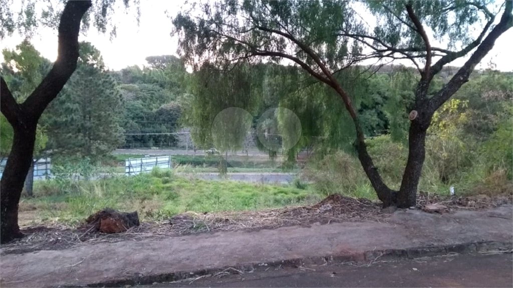 Terreno com 453,50 m² de área total.