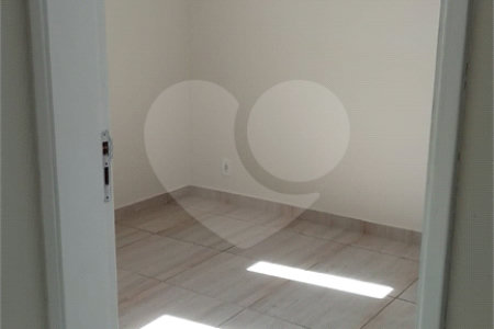 Apartamento no Condomínio Monte Azul.