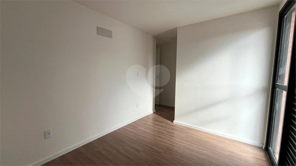 Apartamento à venda com 3 quartos, sendo 3 suítes, no Centro, Poços de Caldas - MG