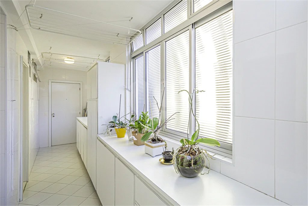 Apartamento á venda em Higienópolis com 212m² 3 dormitórios 1 suíte 2 vagas