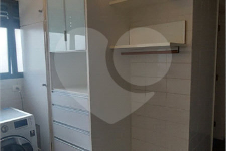 Apartamento à venda no Campo Belo de 245m² com 3 suítes e 3 vagas